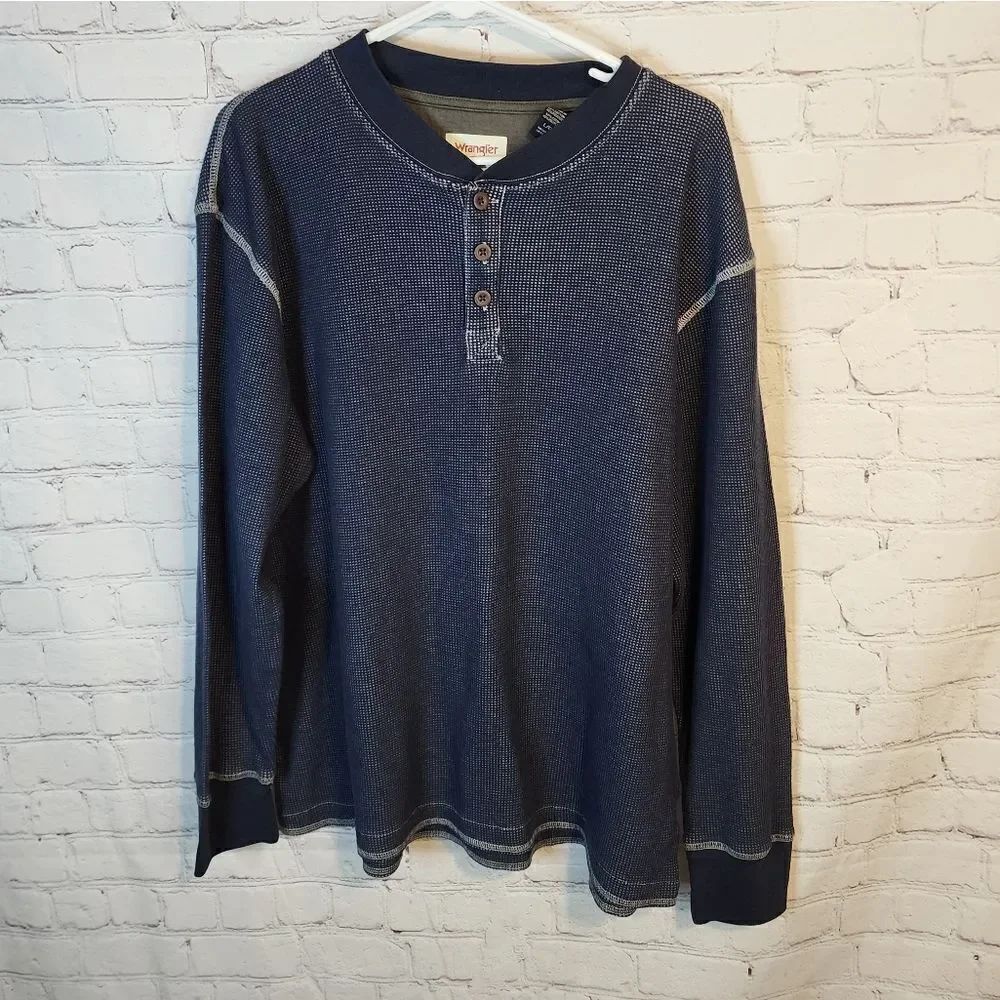 Men's Wrangler Authentics button-up longsleeve shirt, size Large